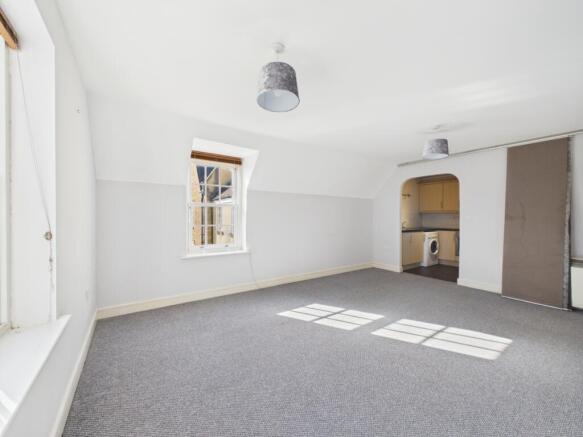 CAM01721G0-PR0120-STILL005