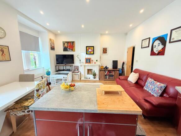 2 bed Apartment for sale Image 4