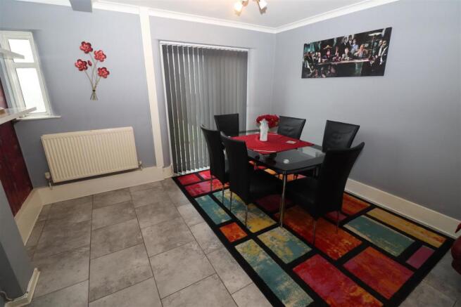Lounge/ Dining Room