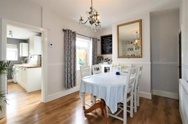 SEPARATE DINING ROOM