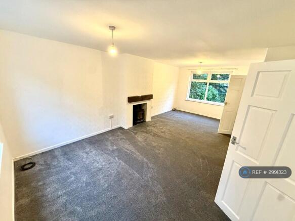 3 bed Semi-Detached to rent Image 9