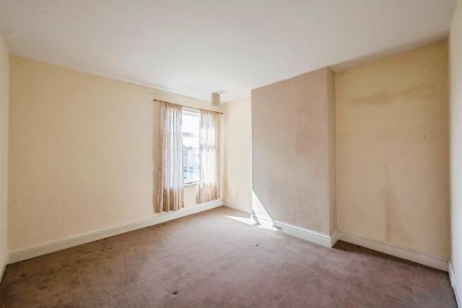 4 bed Semi-Detached for sale Image 10