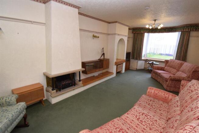 Lounge/Dining Room