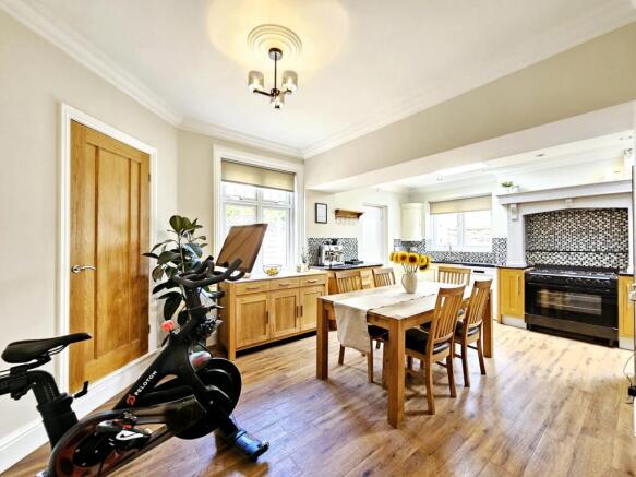 4 bed Semi-Detached for sale Image 8