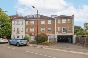 Flat 4, 32 Kyle House, High Street, Hampton TW12 2SL