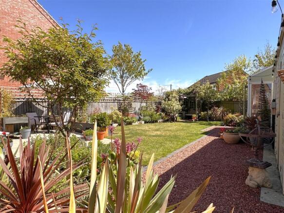 Lovely Landscaped Garden 200