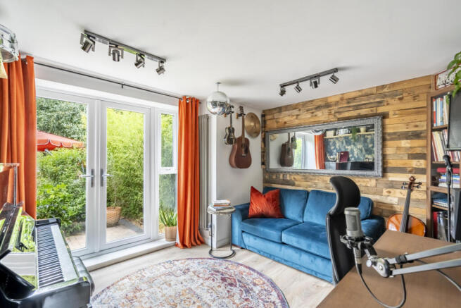 4 bed Semi-Detached for sale Image 9