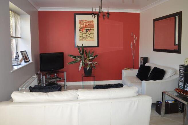 LOUNGE/DINING ROOM