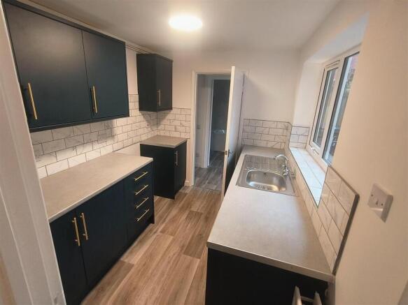 kitchen 2.jpg