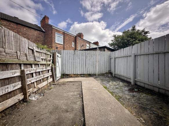 2 bed Terraced to rent Image 9