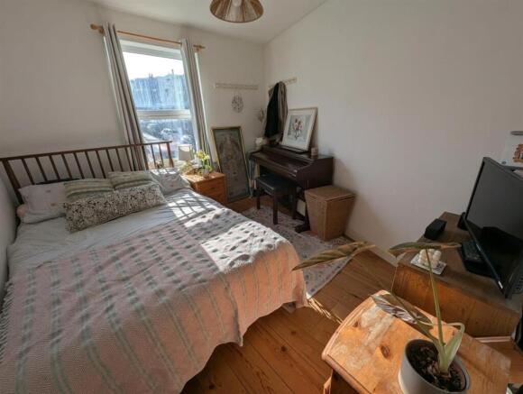 Bedroom 1.jpg