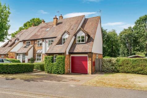Lodge Gardens, Harpenden, AL5