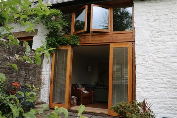 PATIO DOORS LEADING