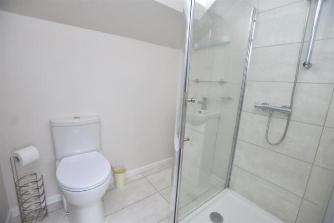 EN-SUITE SHOWER ROOM