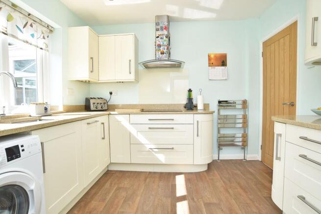 3 bed Semi-Detached for sale Image 6