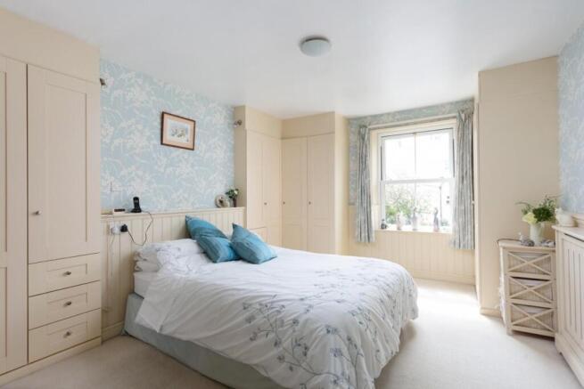 5 bed House for sale Image 7