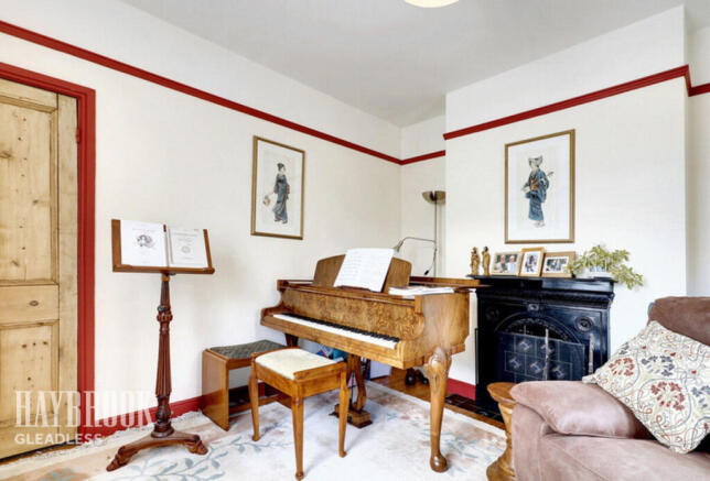 4 bed Semi-Detached for sale Image 6