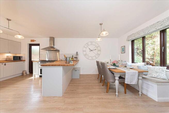 Kitchen/Dining Area