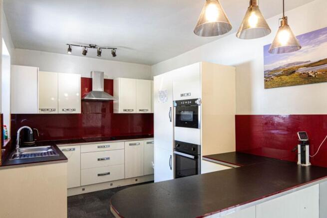 3 bed Semi-Detached for sale Image 8
