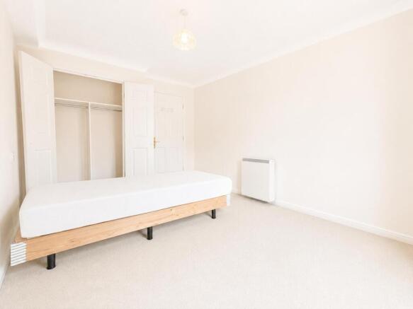 1 bed Retirement Property to rent Image 8