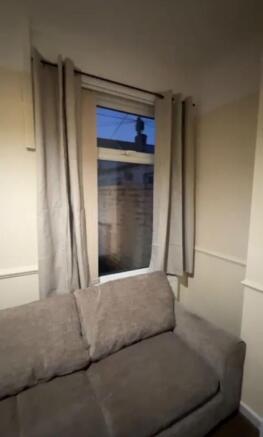 3 bed Terraced to rent Image 7