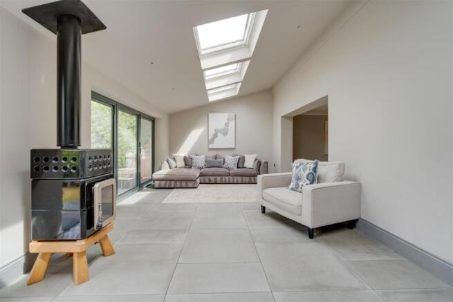 5 bed Detached for sale Image 5
