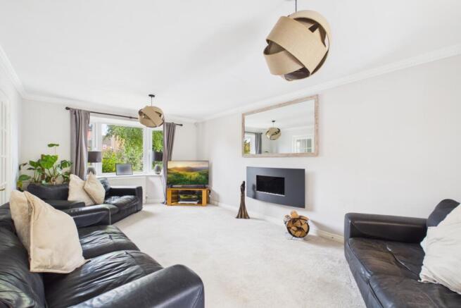 4 bed Detached for sale Image 4