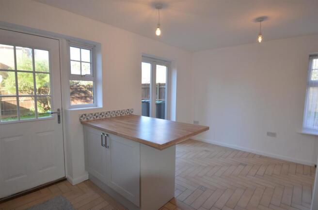41 Tithe Farm Close, Langford (18).JPG