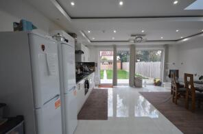 25, Rosslyn Crescent, Wembley HA9 7NZ