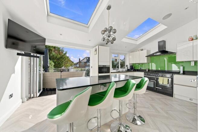 Hibbert Avenue, Watford, Hertfordshire photo 4
