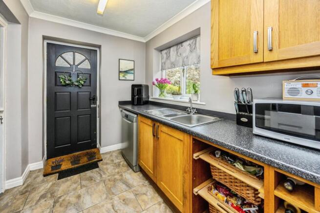 3 bed Detached for sale Image 8