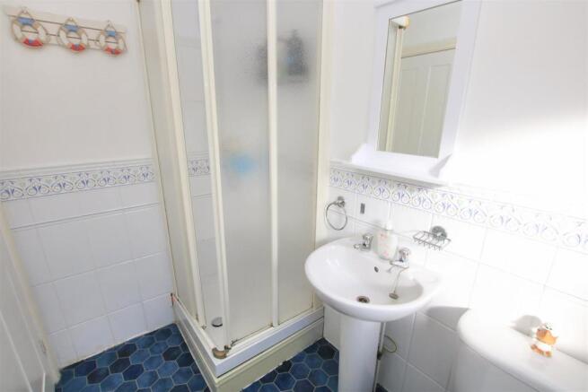 EN SUITE SHOWER ROOM