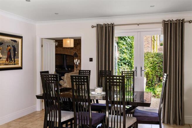 4 bed Detached for sale Image 8