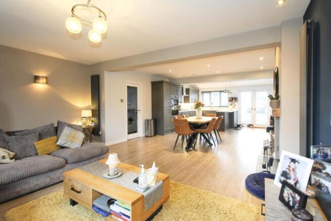 Lounge / Kitchen