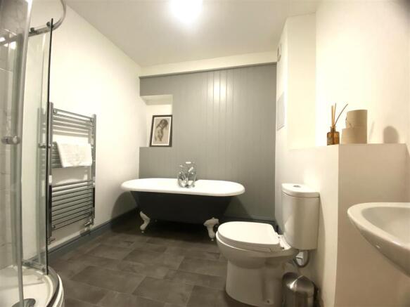 Bathroom Ensuite 6.jpg