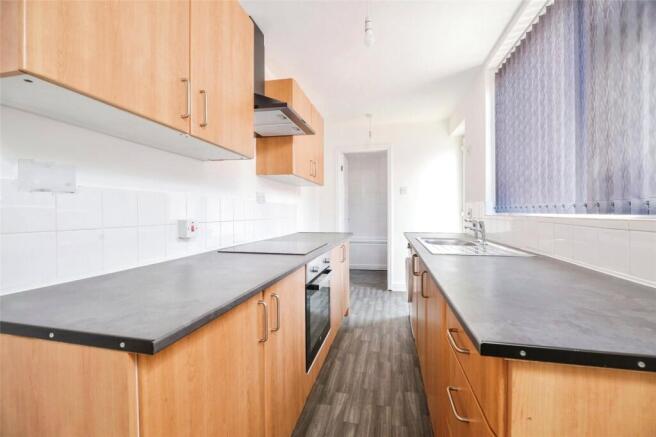 4 bed House to rent Image 4