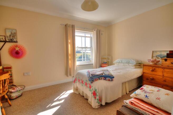 Bedroom 2a.jpg