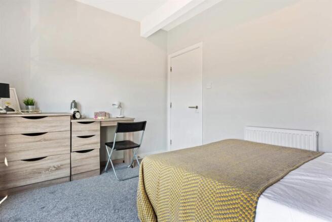 4 bed Flat to rent Image 10