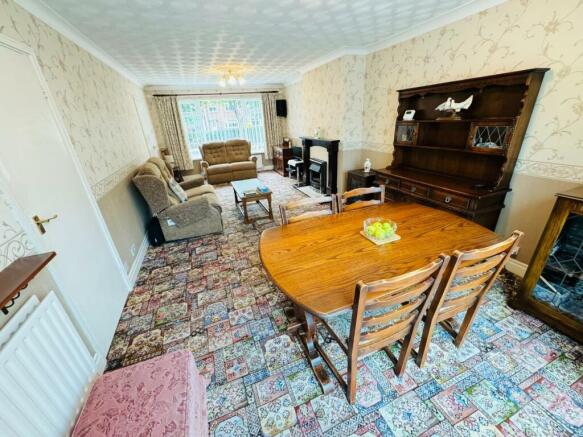LOUNGE/DINING ROOM