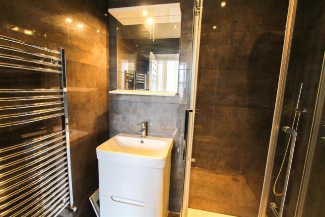 SHOWER ROOM.jpg