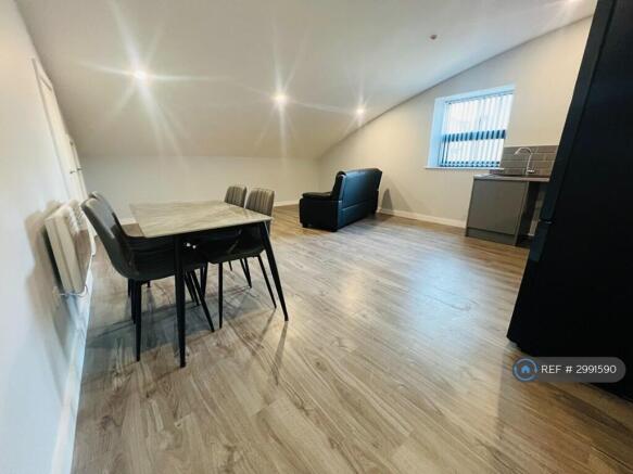 1 bed Flat to rent Image 4