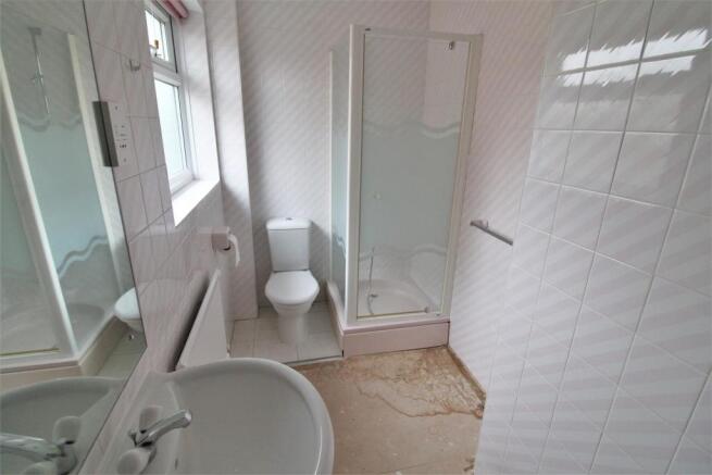 EN-SUITE TO MASTER BEDROOM