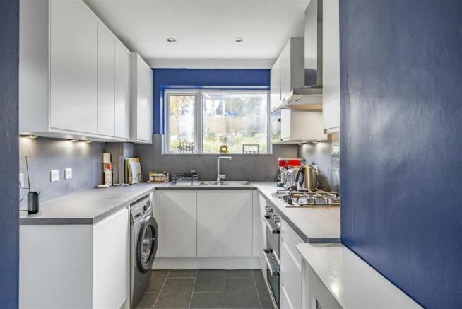 Verney Close, Berkhamsted photo 4