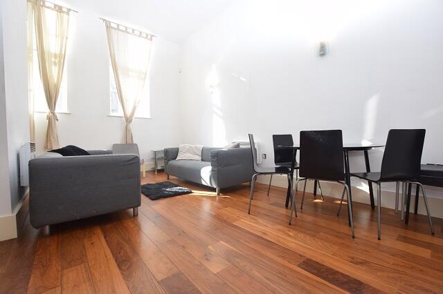2 bed Apartment to rent Image 4