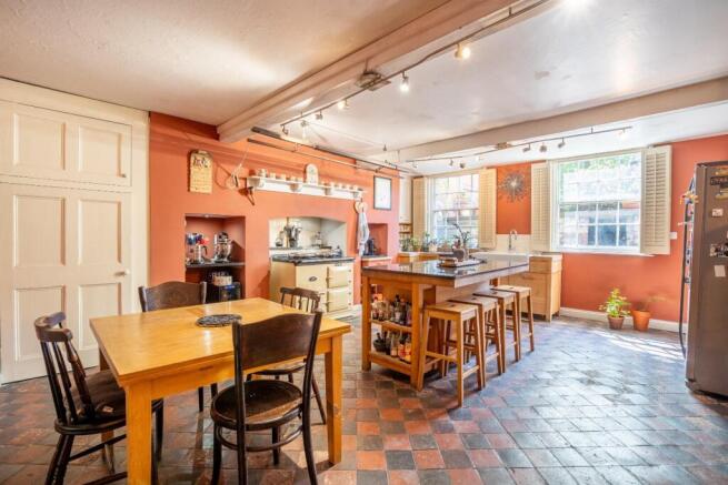 6 bed Town House for sale Image 4