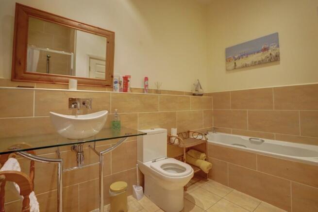 2 bed Flat for sale Image 11