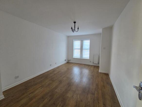 3 bed Terraced to rent Image 5