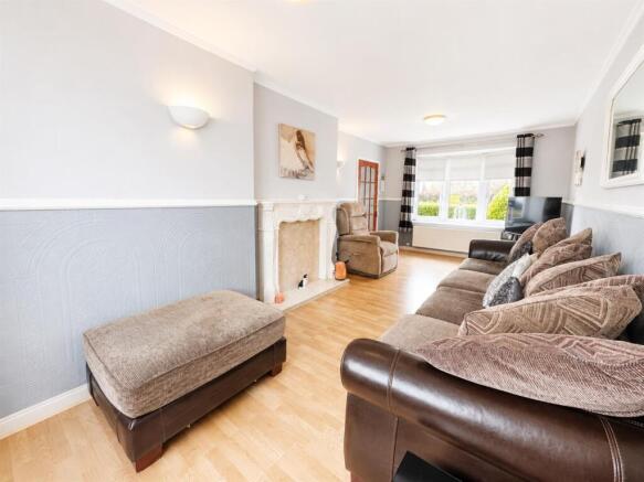 lounge/dining room