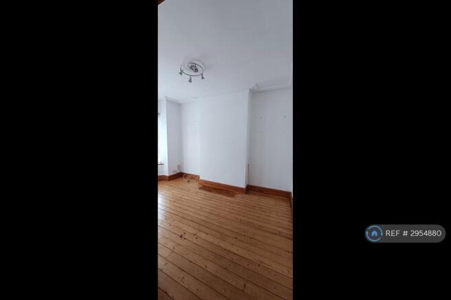 3 bed Terraced to rent Image 5