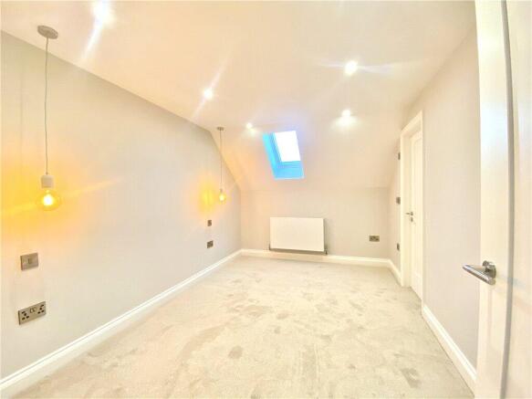 4 bed Terraced to rent Image 9